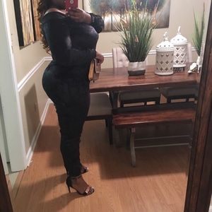 Suede off-the-shoulder jumpsuit🖤